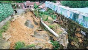 Diguyur Hujan Deras, Rumah Warga Bunga Kolosua Tertimpa Longsor