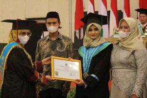 Kisah Inspiratif Fika Nurul Fadilla, Lulusan Terbaik IAIN Kendari Dengan IPK 3,9 