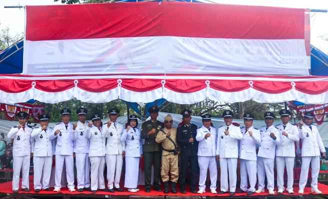 Tunjukkan Kekompakan, Usai Upacara Bendera HUT RI ke 77 Pemerintah Kecamatan Kapoiala Lakukan Molulo Bersama
