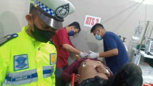 Tabrak Trotoar, Pemotor di Kendari Terkapar Bersimbah Darah