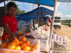 Buah Segar jadi Favorit TKA PT OSS, Pedagang Raih Omset Jutaan Rupiah Perhari