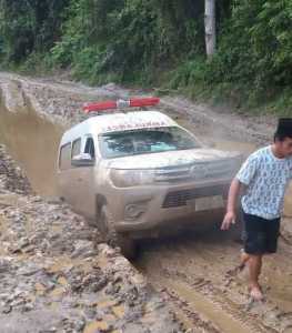 KSK Gerak Cepat Perbaiki Jalan Poros yang Rusak Parah di Latoma
