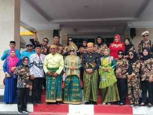 Peringati Hari Sumpah Pemuda, Pj Bupati Bombana dan jajaran Kenakan Pakaian Adat