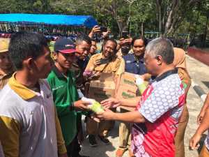 Bupati Konawe Serahkan Bantuan Pupuk Organik