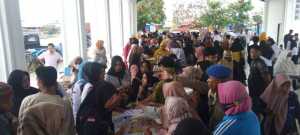 Pasar Murah di Bombana di Serbu Emak-emak