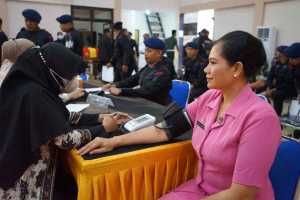 Sambut HUT Korps Brimob ke-77, Brimob Polda Sultra Gelar Bakti Kesehatan Donor Darah