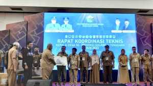 Konsisten Membangun Desa, Pemdes Cialam Dianugrahkan Juara Lomba Desa Tematik se Sultra