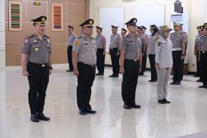 Di Akhir Tahun, Kapolda Sultra Pimpin Upacara Kenaikan Pangkat