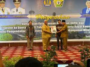 Bupati KSK Terima Penyerahan DIPA dan TKD Tahun 2023 Konawe dari Gubernur Sultra
