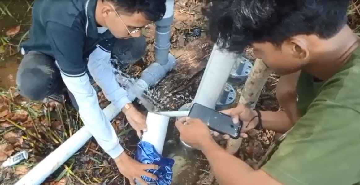 Tim PKM Jurusan Teknik Sipil UHO Pasang Instalasi Pompa Hidram di Desa Lalouesamba