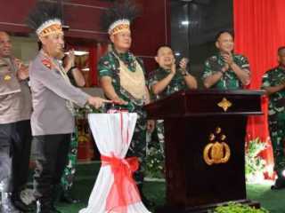 Kapolri Bersama Panglima TNI dan Para Kepala Staf Angkatan Resmikan Gedung Baru Polda Papua