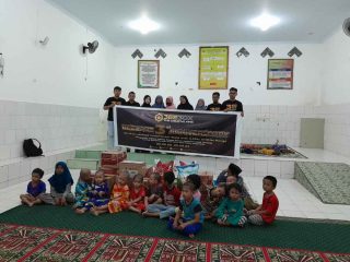 Hari Jadi ke-3, Beebox Santuni Anak Yatim di Panti Asuhan Al-Iklas