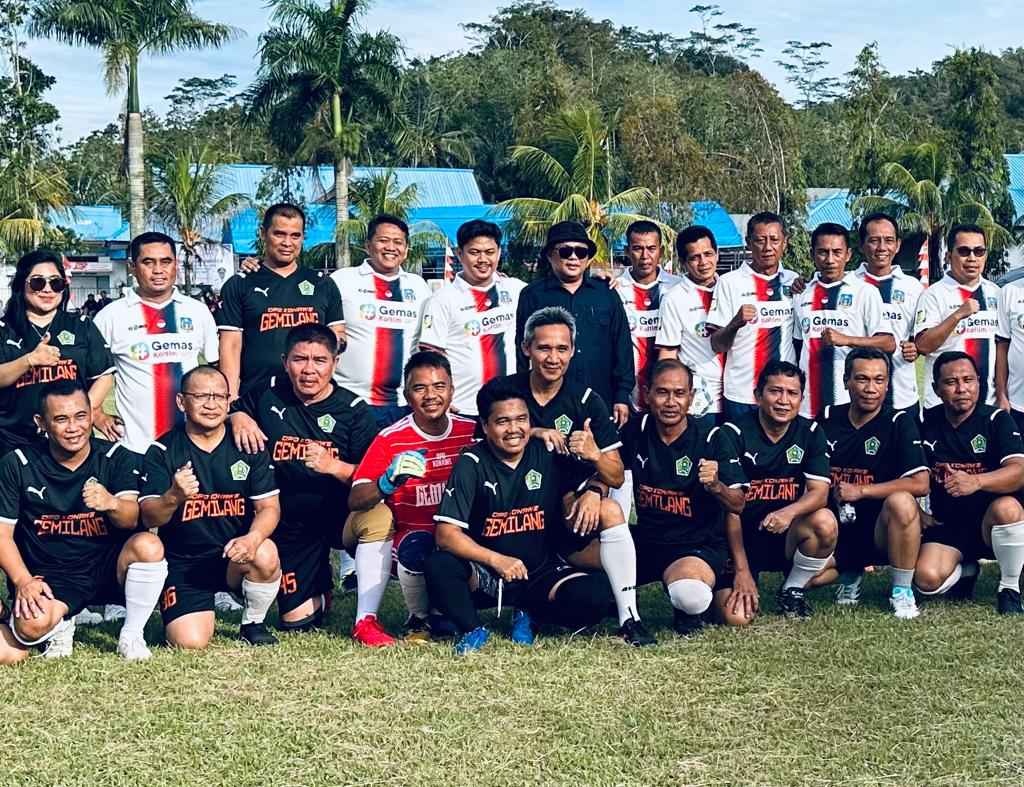Pertandingan Persahabatan Sepak Bola Pemkab Konawe dan Koltim, Tontonkan Kemesraan