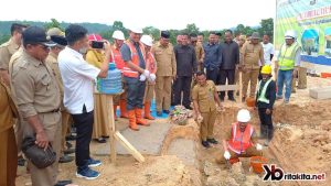 Bupati H. Amrullah Letakkan Batu Pertama Pembangunan Gedung Perpustakaan