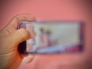 Vidio “Main Kuda-kuda” Sambil Nonton Leptop Hebohkan Jagat Maya Kendari