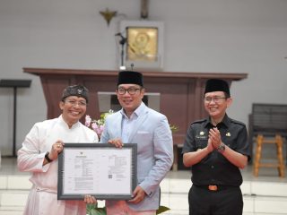 Ridwan Kamil Serahkan Perizinan Pembangunan Gereja Katolik Ibu Teresa di Bekasi