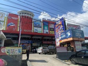 Belanja di Maxcell Depo Tehnik dan Bangunan Kendari, Kalung Emas Milik Anak Konsumen Dijambret Dalam Toko