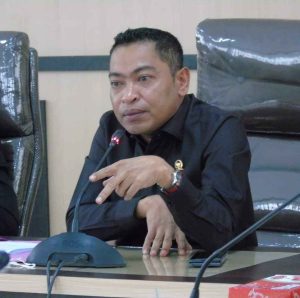 Jalan dua Jalur dan Lampu Penerangan Kampus Baru Hasil Karya Iwan Kambara