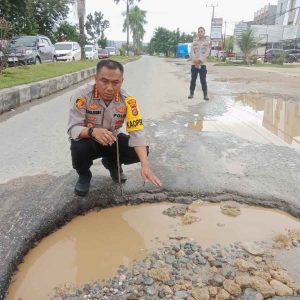 Polresta Kendari Minta Pemprov Sultra Segera Lakukan Perbaikan Jalan di Martandu