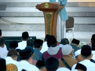 Gubernur Ridwan Kamil Salat Id di Masjid Raya Al Jabbar Kurban dua sapi bersama istri
