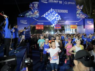 Ridwan Kamil Lepas 27 Ribu Pelari Pocari Sweat Run Indonesia 2023