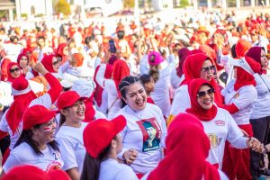 Emak-emak di Sultra Solid Dukung Prabowo Menjadi Presiden ke Delapan