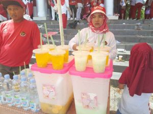 Pelaku UMKM Kuliner Raup Rezeki di Acara Zumba Massal Gerindra Sultra