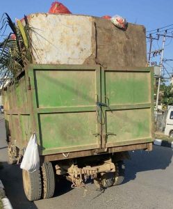 Tak Miliki Lampu Sen dan Rem, Truk Sampah Bahayakan Pengendara Lain, DLHK Kendari Menyangkal