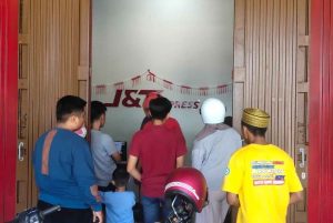 Paket Tak Kunjung Datang, Konsumen Keluhkan Pelayanan Jasa Pengiriman J&T Cabang Baruga