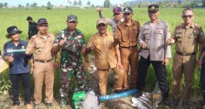 Sejumlah Kelompok Tani di Bombana Terima Bantuan Sumur Bor dan Mesin Pompa Air