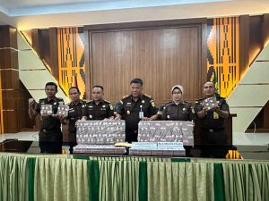 Baru Dua Pekan Jabat Kajari Kendari, Ronal H. Bakara Berhasil Kembalikan Kerugian Negara