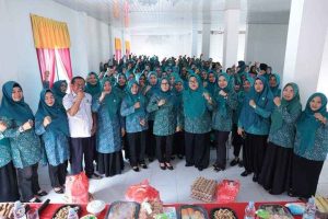 Tim PKK Kabupaten Bombana Gelar Silaturahmi dan Serahkan Bantuan Pencegahan Stunting