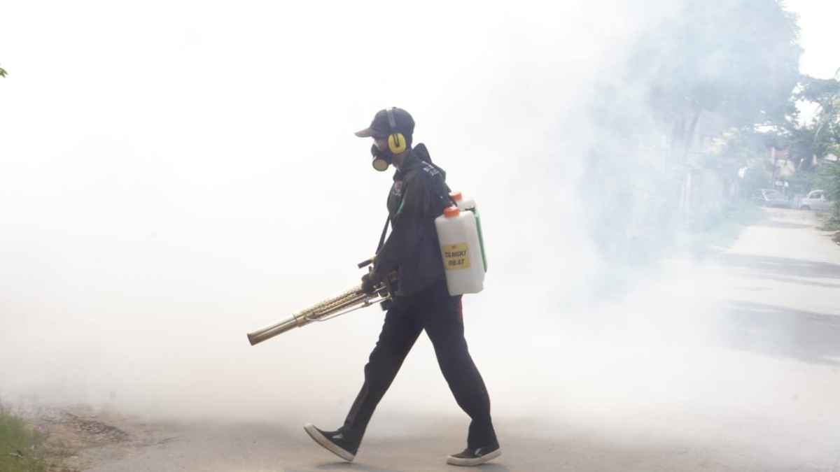 DBD Semakin Mengganas, FPRB Sultra Terus Lakukan Fogging di Berbagai Tempat 