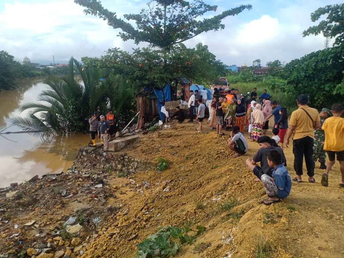 Hujan Berjam-jam di Kota Kendari, Ibu Bersama Bayinya Terseret Arus