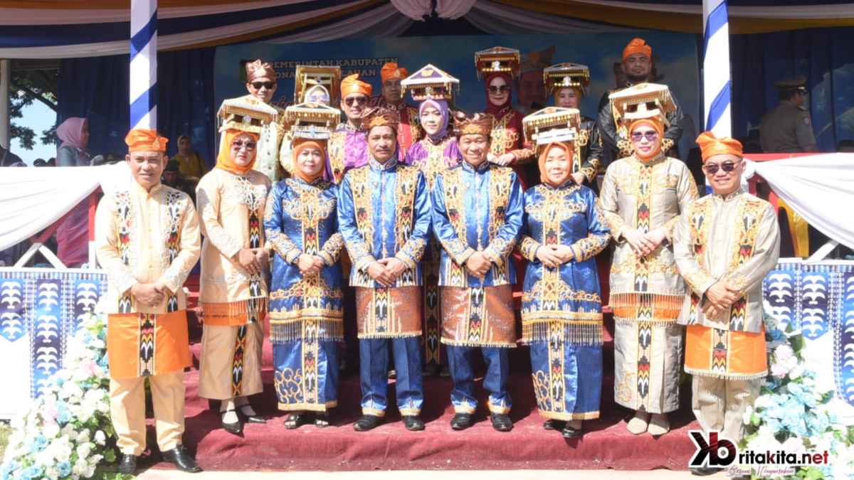 Hadiri HUT Konkep Ke- 11 Tahun, Pakaian Adat Kalapaya Wawonii Hiasi Panggung Upacara