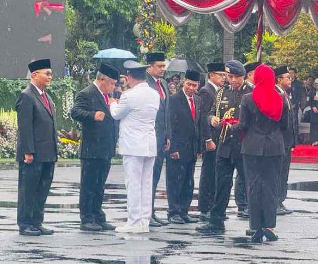 Berhasil Mengukir Prestasi saat Menjadi Bupati, KSK Dapat Penghargaan Nasional