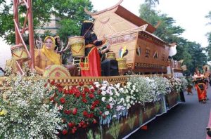 Tenun Khas Bombana Dipamerkan di HUT Dekranasda ke 44