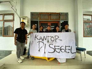LMC Segel Kantor Dinas ESDM Sultra Buntut Dugaan PETI PT. Hoffmen Energi Perkasa