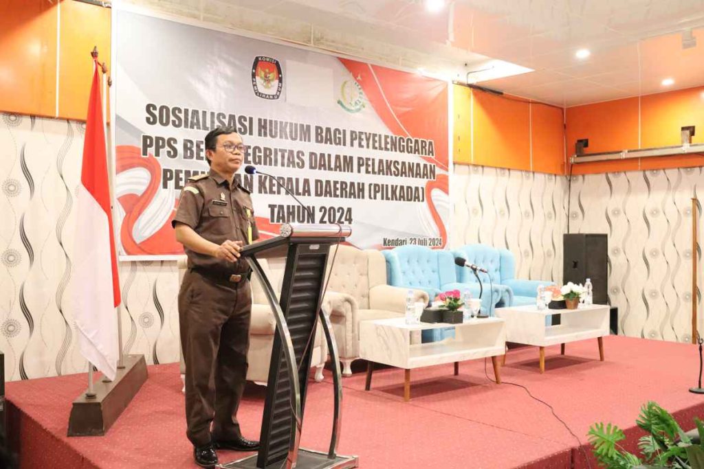 Kejari Kendari jadi Narsum Sosialisasi Hukum Bagi Penyelenggara pada Pilkada 2024