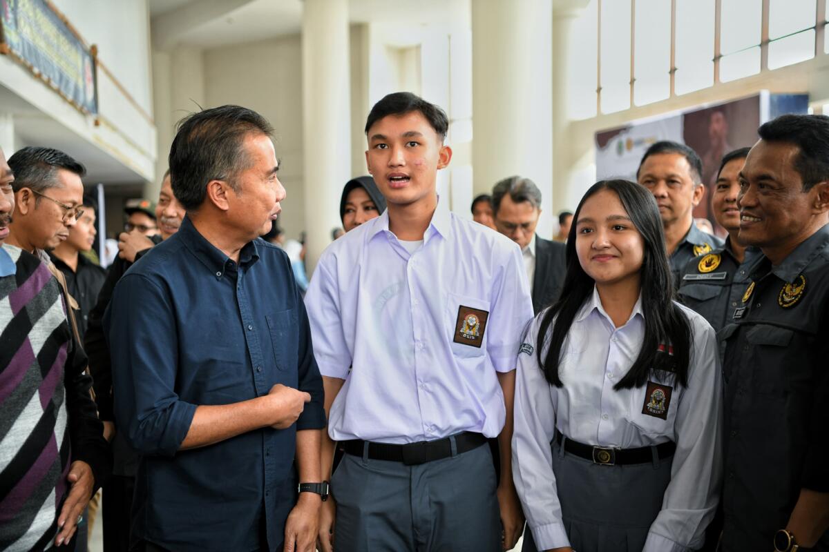 Bey Machmudin Apresiasi Film Hantu di Sekolah