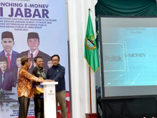 Sekda Herman Suryatman Luncurkan e - Monev Keterbukaan Informasi Publik