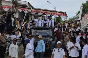 Ribuan Simpatisan Antar Siska-Sudirman Mendaftar di KPU Kendari, Warga Bersorak Lantik