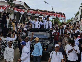 Ribuan Simpatisan Antar Siska-Sudirman Mendaftar di KPU Kendari, Warga Bersorak Lantik