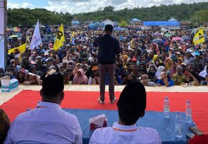 Rifqi-Muhammad Farid Diarak Warga Mendaftar ke KPU Konkep