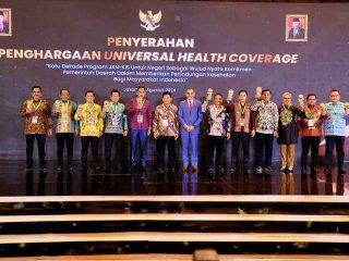 Kabupaten Bombana Raih Penghargaan Universal Health Coverage Kategori Madya