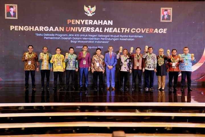 Kabupaten Bombana Raih Penghargaan Universal Health Coverage Kategori Madya