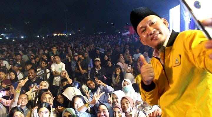 Dihadapan Ribuan Peserta Deklarasi, Sudirman Gunakan Almamater Golkar Tinggalkan PKS