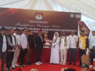 Pasangan Andi Nirwana dan Heryanto Resmi Daftar ke KPU Bombana