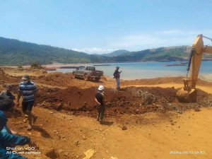 Dinilai Tak Manusiawi, Jalan Houling PT Indonusa Arta Mulya menuju Jetty Ditutup