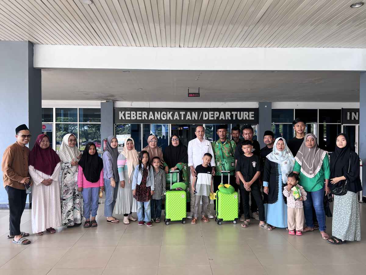 Tukang Ojek Gabah dan Seorang Janda di Konawe Diberangkatkan Umroh oleh Partai Gerindra Tukang Ojek Gabah dan Seorang Janda di Konawe Diberangkatkan Umroh oleh Partai Gerindra